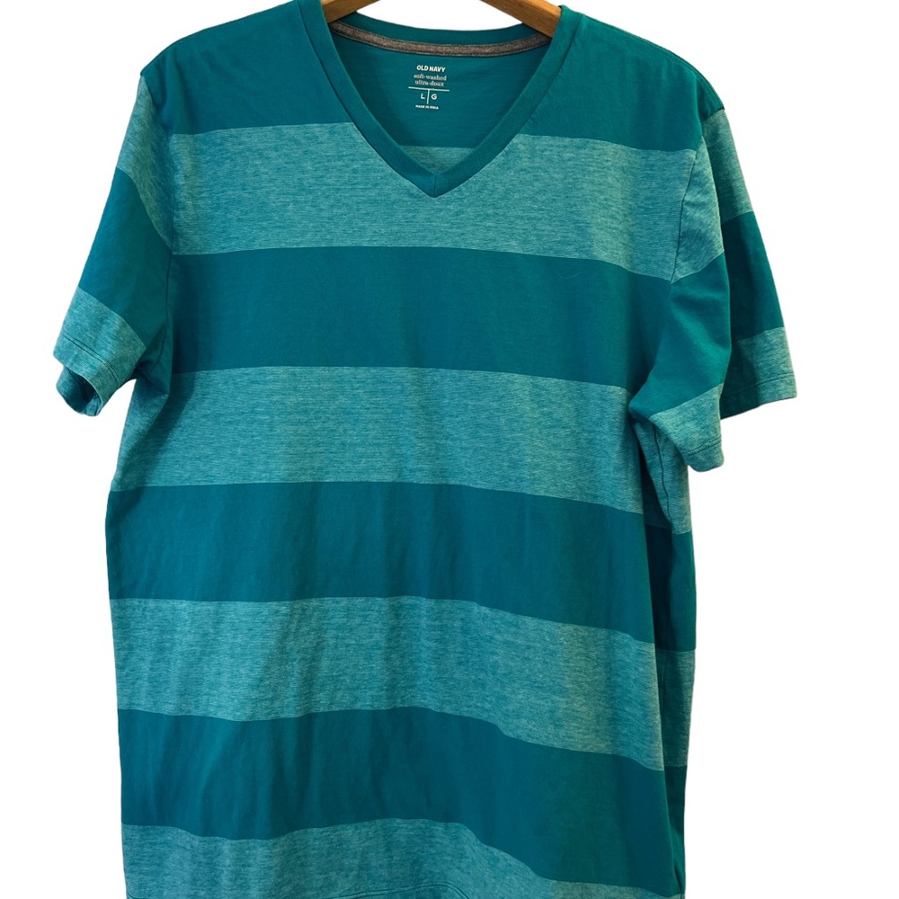 Men’s Old Navy V Neck T-Shirt- Size L